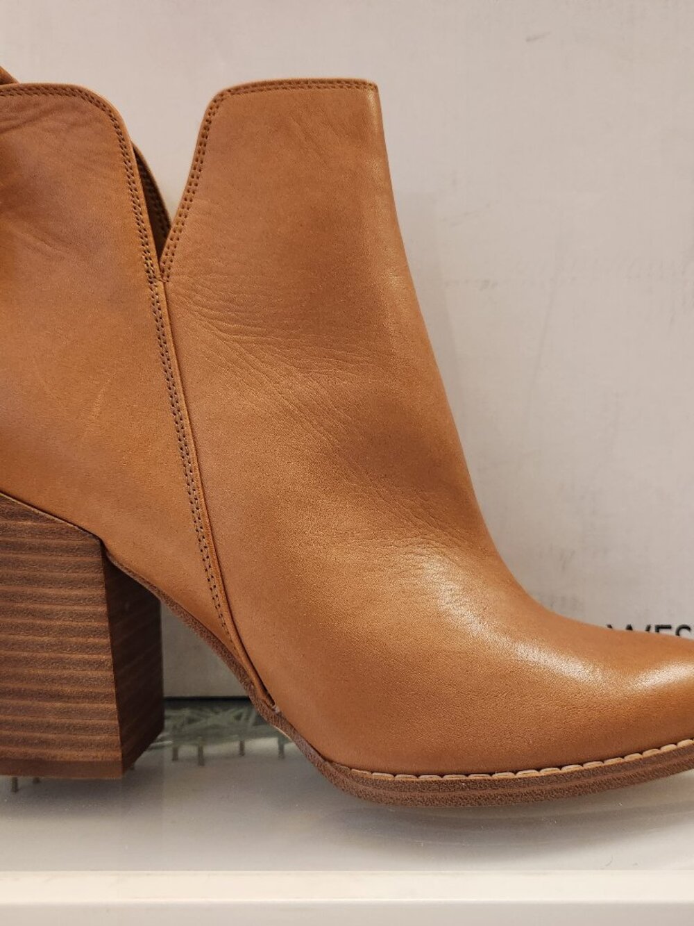 Nine West Leather "Birds" Heeled Booties. Medium Natural. NIB. Size 9.5M/regular